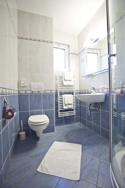 Studio Apartmani Bijeli Delfin Biograd Na Moru Habitación foto