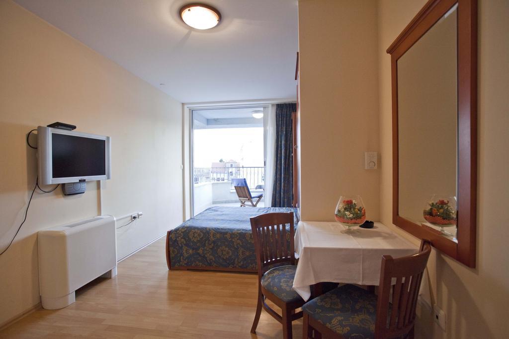 Studio Apartmani Bijeli Delfin Biograd Na Moru Habitación foto