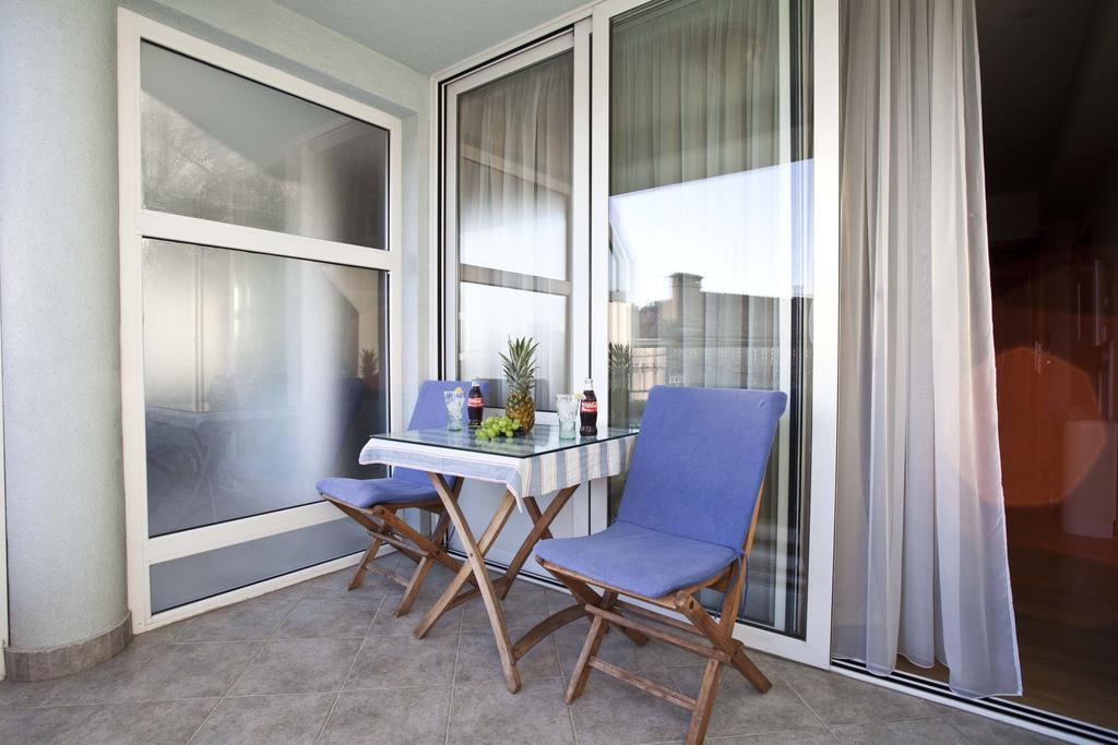 Studio Apartmani Bijeli Delfin Biograd Na Moru Habitación foto