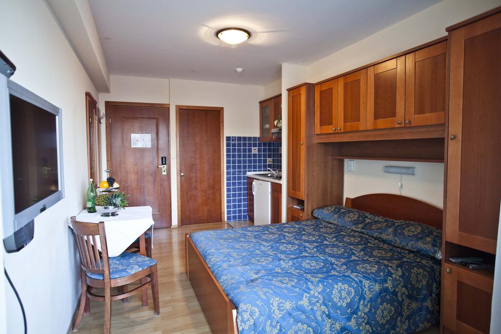 Studio Apartmani Bijeli Delfin Biograd Na Moru Habitación foto