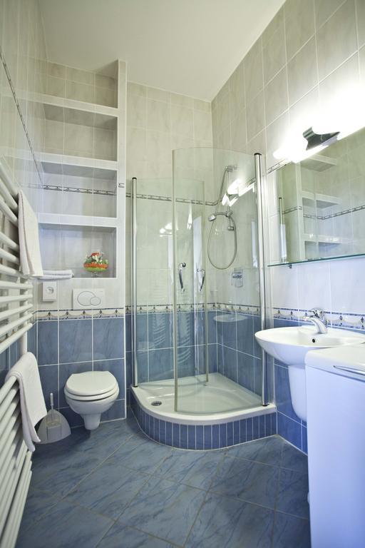 Studio Apartmani Bijeli Delfin Biograd Na Moru Habitación foto